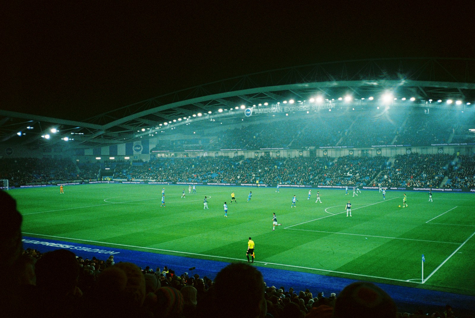 必威体育 — 篮球赛场扣篮瞬间